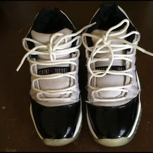 Size 6 Jordan 11 concord lows